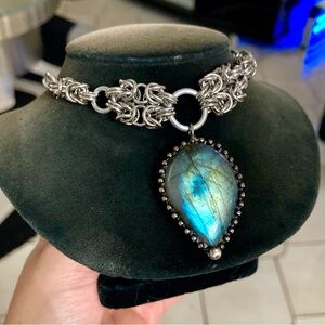 Genuine flash iridescent labradorite gemstone maille silver boho choker necklace